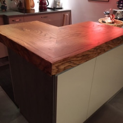 Kundenprojekt: Küchentresen aus einer Eichenbohle!